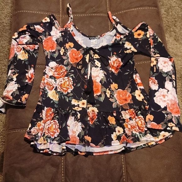 VENUS Tops - Venus floral top